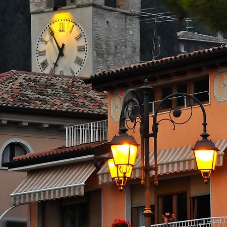 Albergo Meuble Olivi Toscolano Maderno Exteriör bild