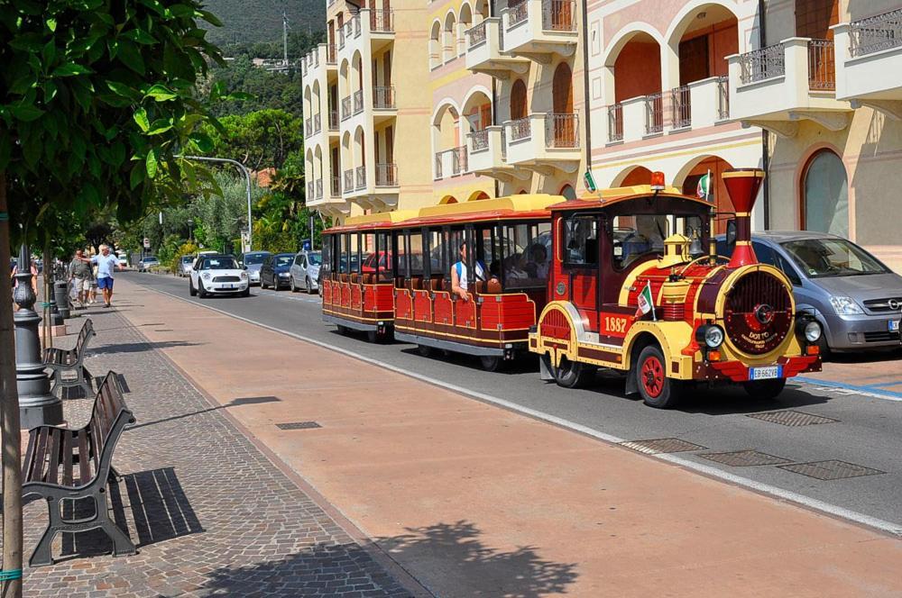 Albergo Meuble Olivi Toscolano Maderno Exteriör bild