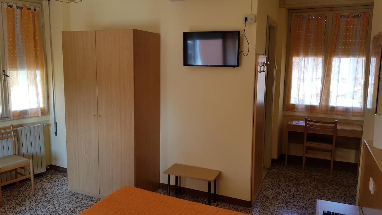 Albergo Meuble Olivi Toscolano Maderno Exteriör bild