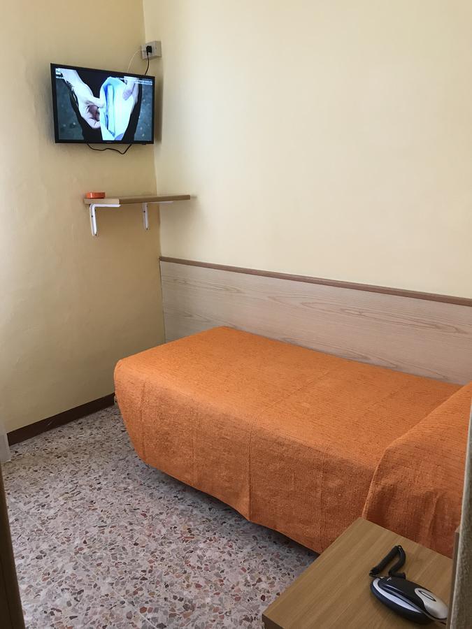 Albergo Meuble Olivi Toscolano Maderno Exteriör bild