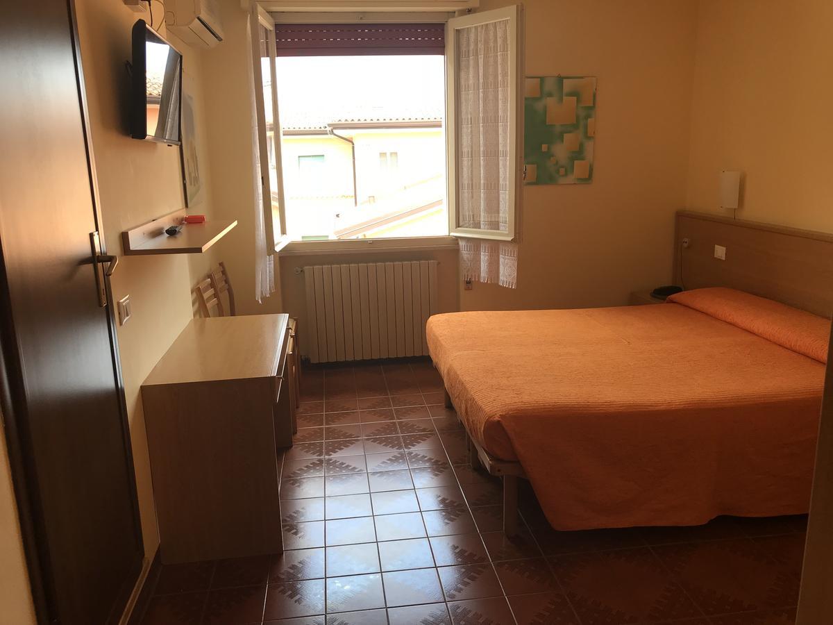 Albergo Meuble Olivi Toscolano Maderno Exteriör bild