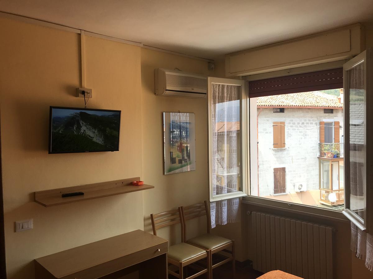 Albergo Meuble Olivi Toscolano Maderno Exteriör bild