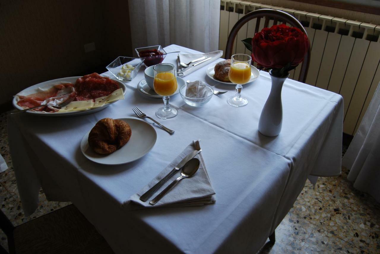 Albergo Meuble Olivi Toscolano Maderno Exteriör bild